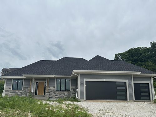 110 Retzer View Ct, Waukesha, WI, 53188-5758 | Card Image
