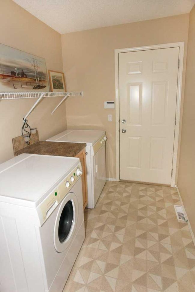 178 Somerglen Way Sw, House other with 4 bedrooms, 3 bathrooms and 4 parking in Calgary AB | Image 14
