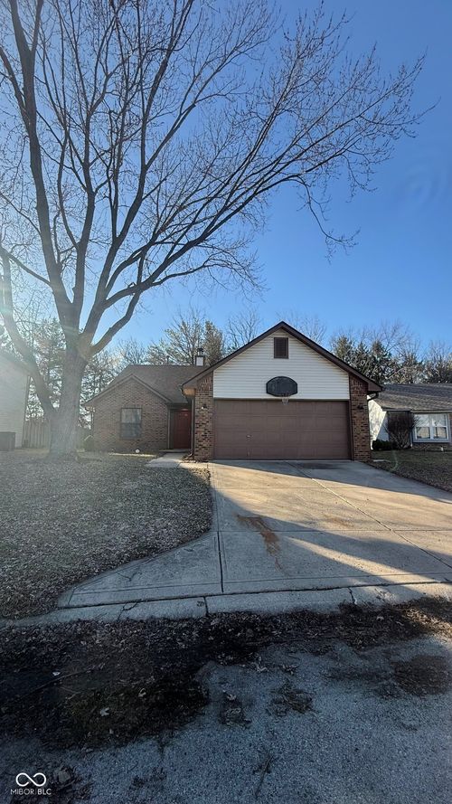 14610 Village Park East Dr, Carmel, IN, 46033-9086 | Card Image