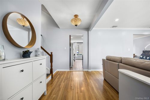 2 York Ave, Bethpage, NY, 11714-1303 | Card Image