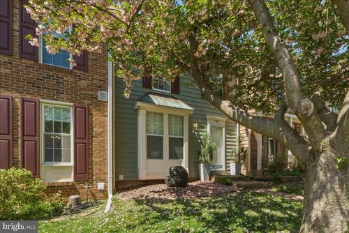 1490 Autumn Ridge Cir, RESTON, VA, 20194-1561 | Card Image
