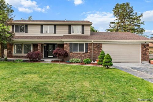 5420 Southlawn Dr, Sterling Heights, MI, 48310-6554 | Card Image