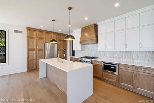 1517 Kessler Ave, Keego Harbor, MI, 48320-1006 | Card Image