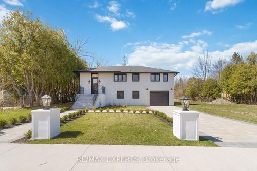 489 Regent St, Niagara On The Lake, ON, L0S1J0 | Card Image