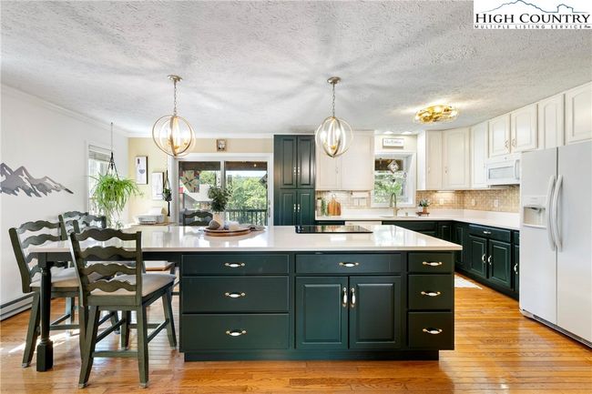 Brand new kitchen with quartz counters! | Image 13