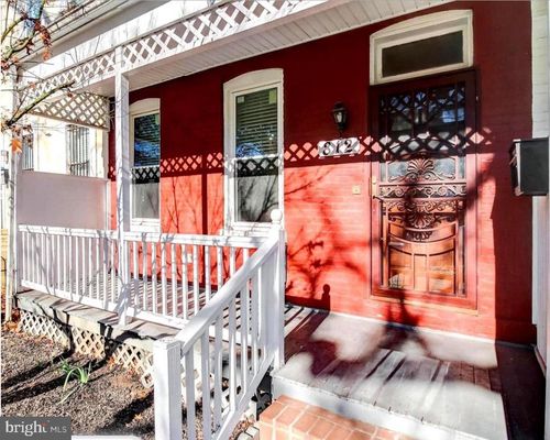 812 I St Ne, WASHINGTON, DC, 20002-3633 | Card Image