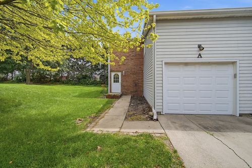 a-1532 Hunt Dr, Normal, IL, 61761-2187 | Card Image