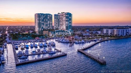 813-220 Lake Shore Dr, Lake Park, FL, 33403-3597 | Card Image
