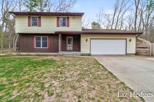 8756 Westwood Ln, Montague, MI, 49437-9336 | Card Image