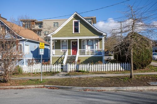 166 E 10th St, North Vancouver, BC, V7L2C8 | Card Image
