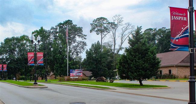 400 S Main St, House other with 2 bedrooms, 3 bathrooms and null parking in Jasper TX | Image 15