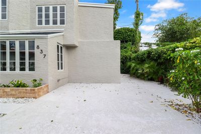 837 El Rado St, House other with 4 bedrooms, 2 bathrooms and null parking in Coral Gables FL | Image 3