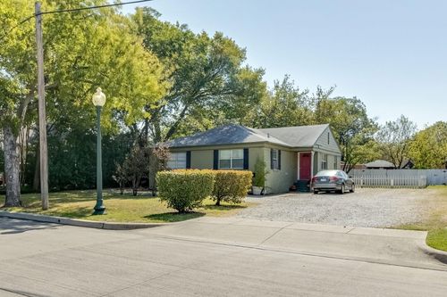 422-24-424 E Worth St, Grapevine, TX, 76051-5411 | Card Image