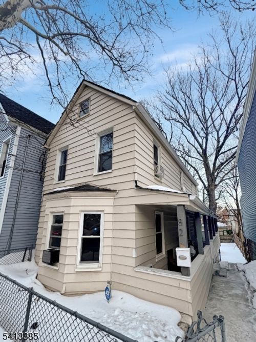 82 Palm St, Newark, NJ, 07106-1118 | Card Image