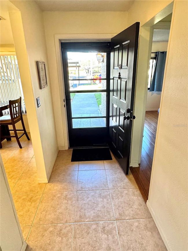 Entry foyer | Image 5