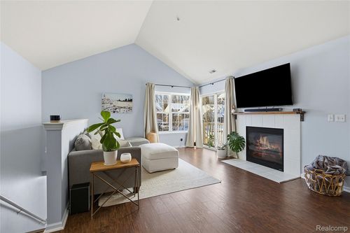 312 Brookfield Dr, Westland, MI, 48185-3831 | Card Image