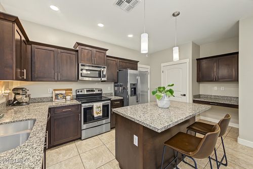 2040 E Heartwood Ln, Phoenix, AZ, 85022-2986 | Card Image