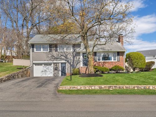 105 Macarthur Rd, Stoneham, MA, 02180-3411 | Card Image