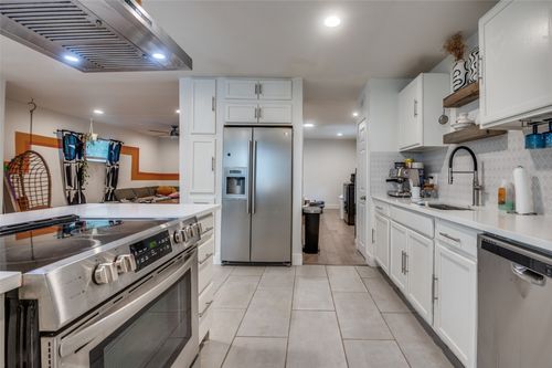 6257 Fenway St, Dallas, TX, 75217-5064 | Card Image