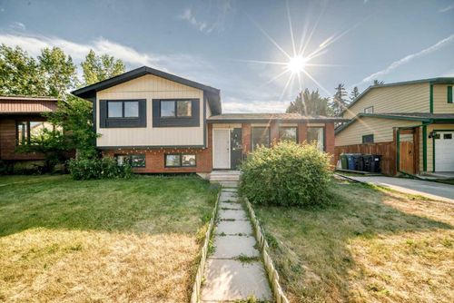 179 Deer Ridge Way Se, Calgary, AB, T2J5Y8 | Card Image