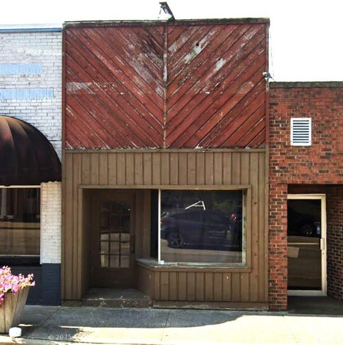 107 W Main St, Odon, IN, 47562-1305 | Card Image