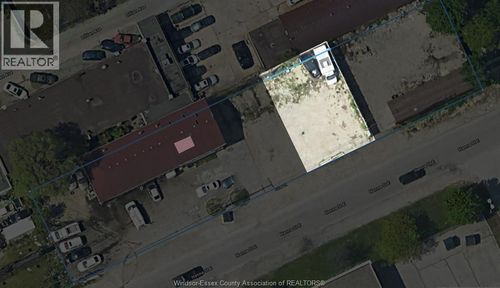 506 Hanna St E, Windsor, ON, N8X2N6 | Card Image