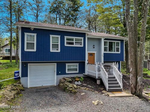 9326 Fairmount Way, Tobyhanna, PA, 18466-3849 | Card Image