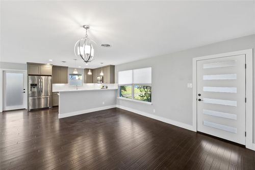 1305 Glenwood Dr, Austin, TX, 78723-1130 | Card Image