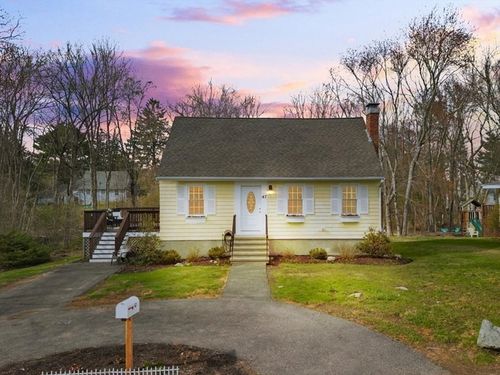 47 W Vanston Rd, Stoughton, MA, 02072-3049 | Card Image