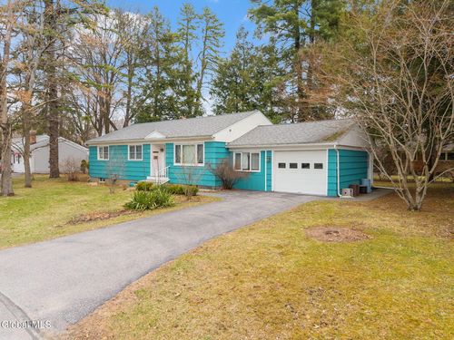 6 Springwood Dr, Saratoga Springs, NY, 12866-2840 | Card Image