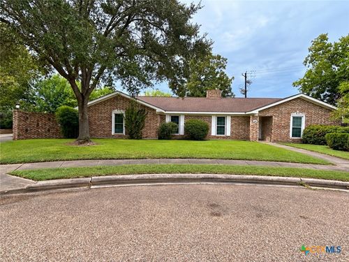 303 Milton St, Victoria, TX, 77901-4416 | Card Image