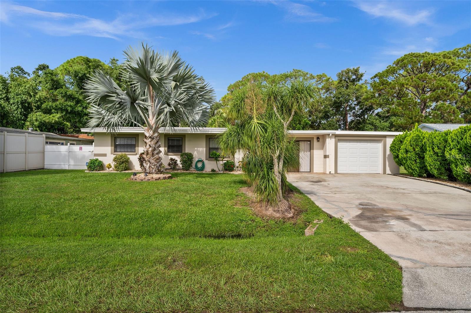 Mark Dr, Sarasota, FL 34232