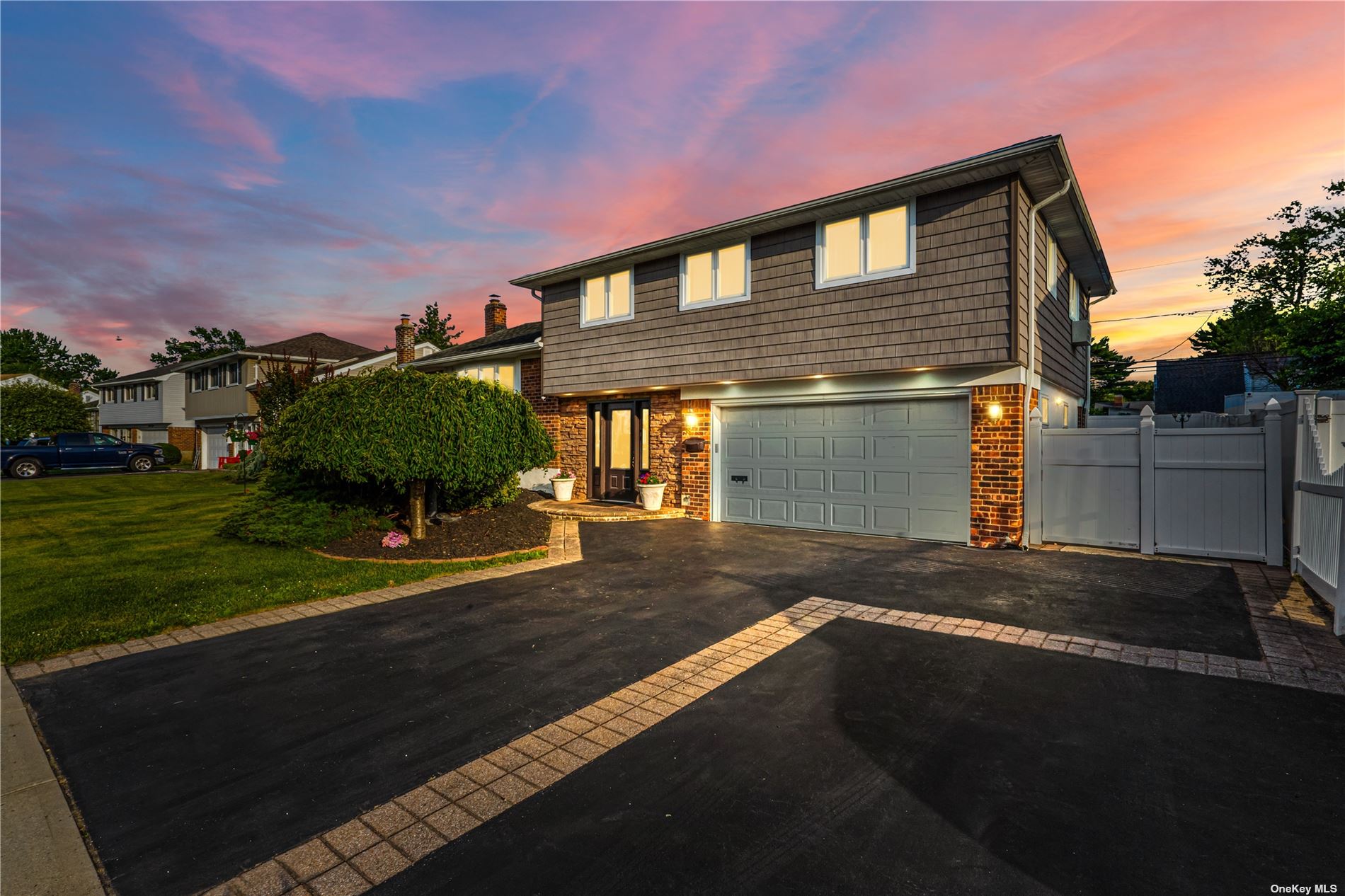 Fox Pl, Hicksville, NY 11801