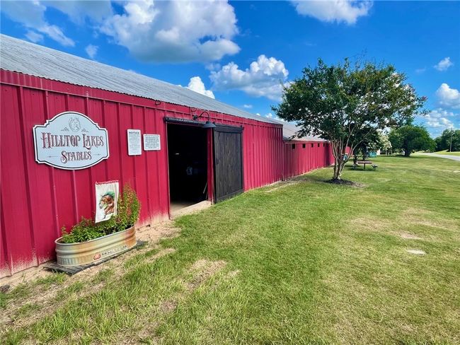 Area Amenities: Equestrian Stables | Image 22