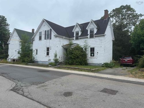 74 Pleasant St, North Sydney, NS, B2A1L5 | Card Image