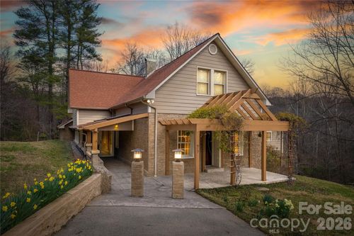 917 Zeline Ave Ne, Valdese, NC, 28690-8700 | Card Image