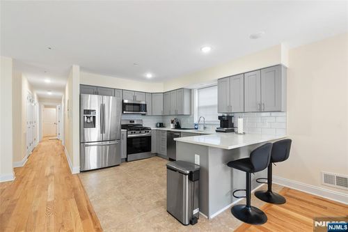 337 13th Ave, Newark, NJ, 07103 | Card Image