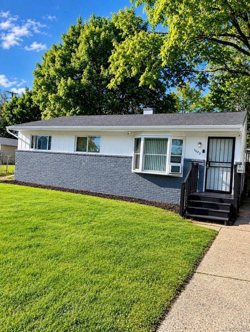 1622 Barbara Dr, Flint, MI, 48504-1640 | Card Image