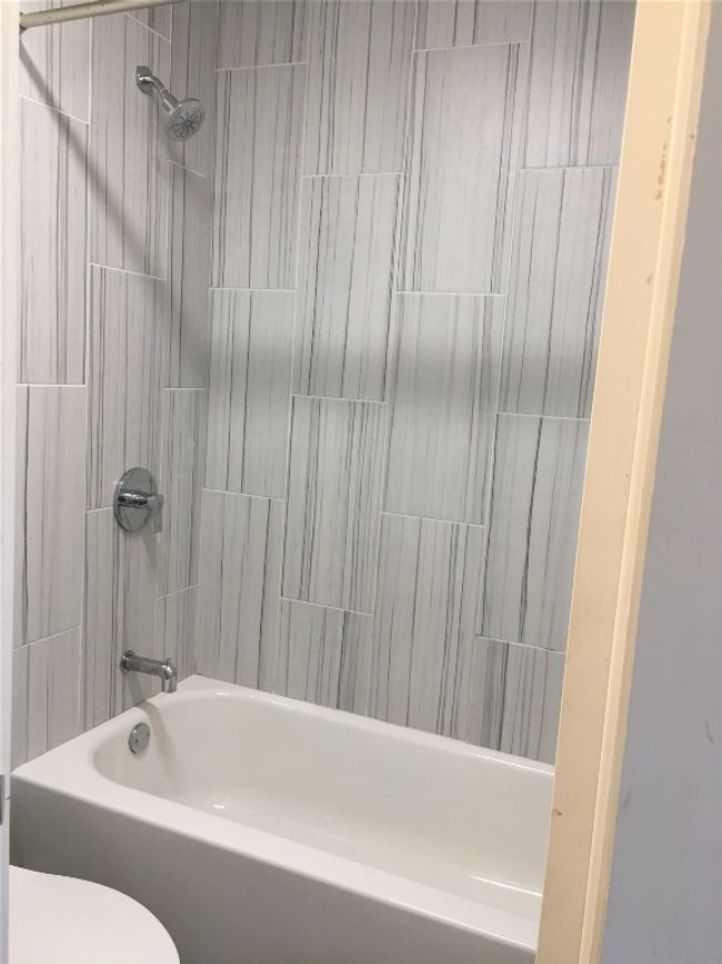 Full bath with shower / bath combination and toilet | Image 7
