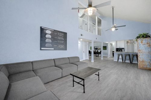 827 Briarcliff Dr, San Antonio, TX, 78213-2207 | Card Image