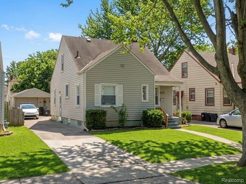20220 Elkhart St, Harper Woods, MI, 48225-2236 | Card Image
