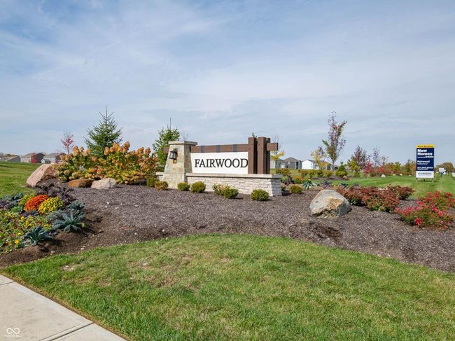 community sign with a yard | Image 8