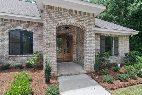 157 Courtland Dr, Hattiesburg, MS, 39402-8314 | Card Image