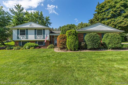 756 Fox River Drive, Bloomfield Twp, MI, 48304 | Card Image