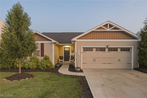 2664 Himelrigh Blvd, Barberton, OH, 44203-3906 | Card Image