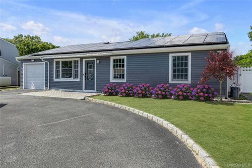74 Glen Summer Rd, Holbrook, NY, 11741-5008 | Card Image