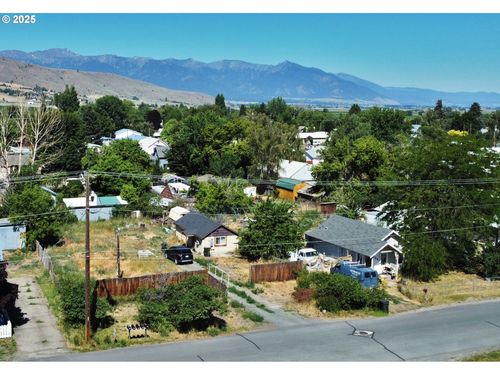 2185 14th St, Baker City, OR, 97814-2402 | Card Image