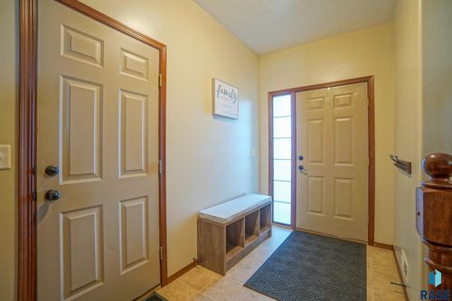 8801 W Stoney Creek St, Sioux Falls, SD, 57106-8427 | Card Image