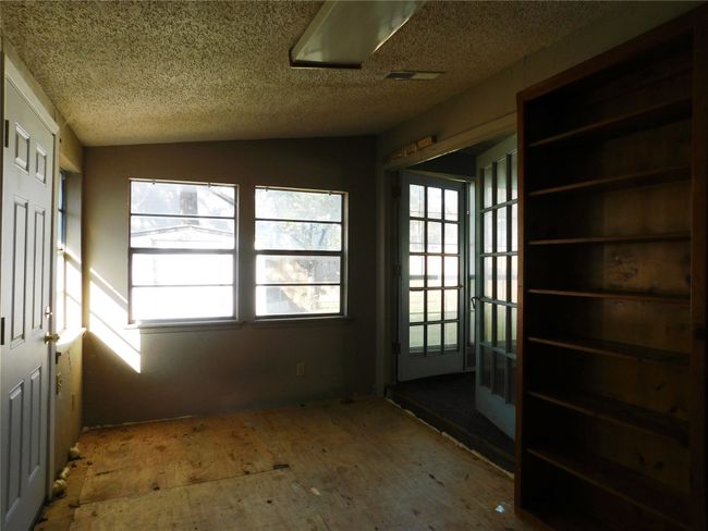Unfurnished sunroom with vaulted ceiling | Image 20