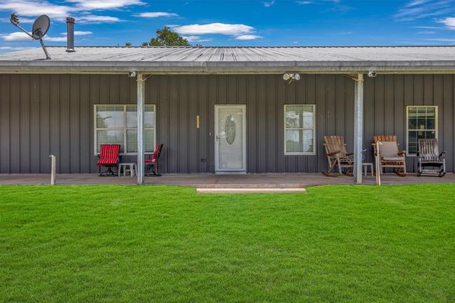 250 County Road 498, Home with 3 bedrooms, 2 bathrooms and 6 parking in Sweeny TX | Image 9